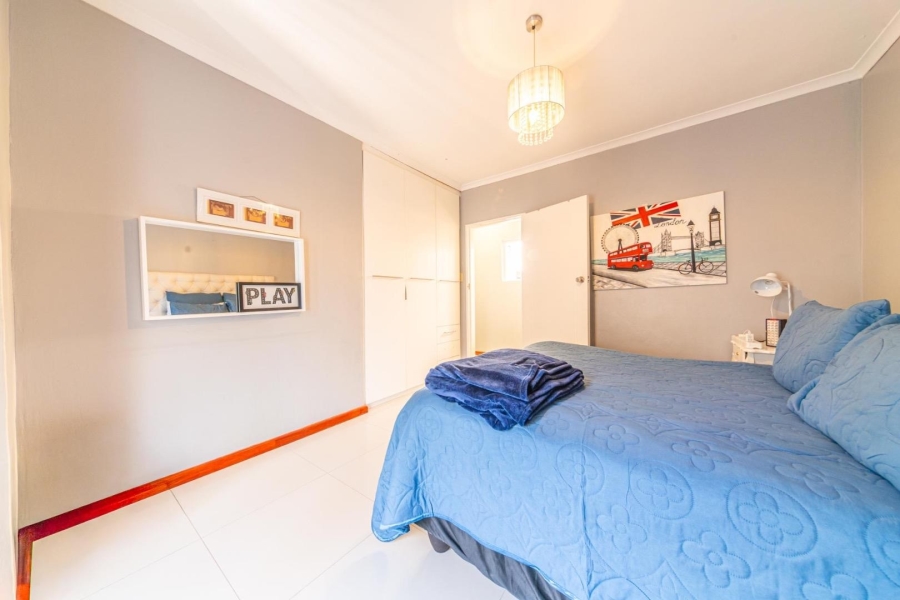 To Let 5 Bedroom Property for Rent in Loevenstein Western Cape